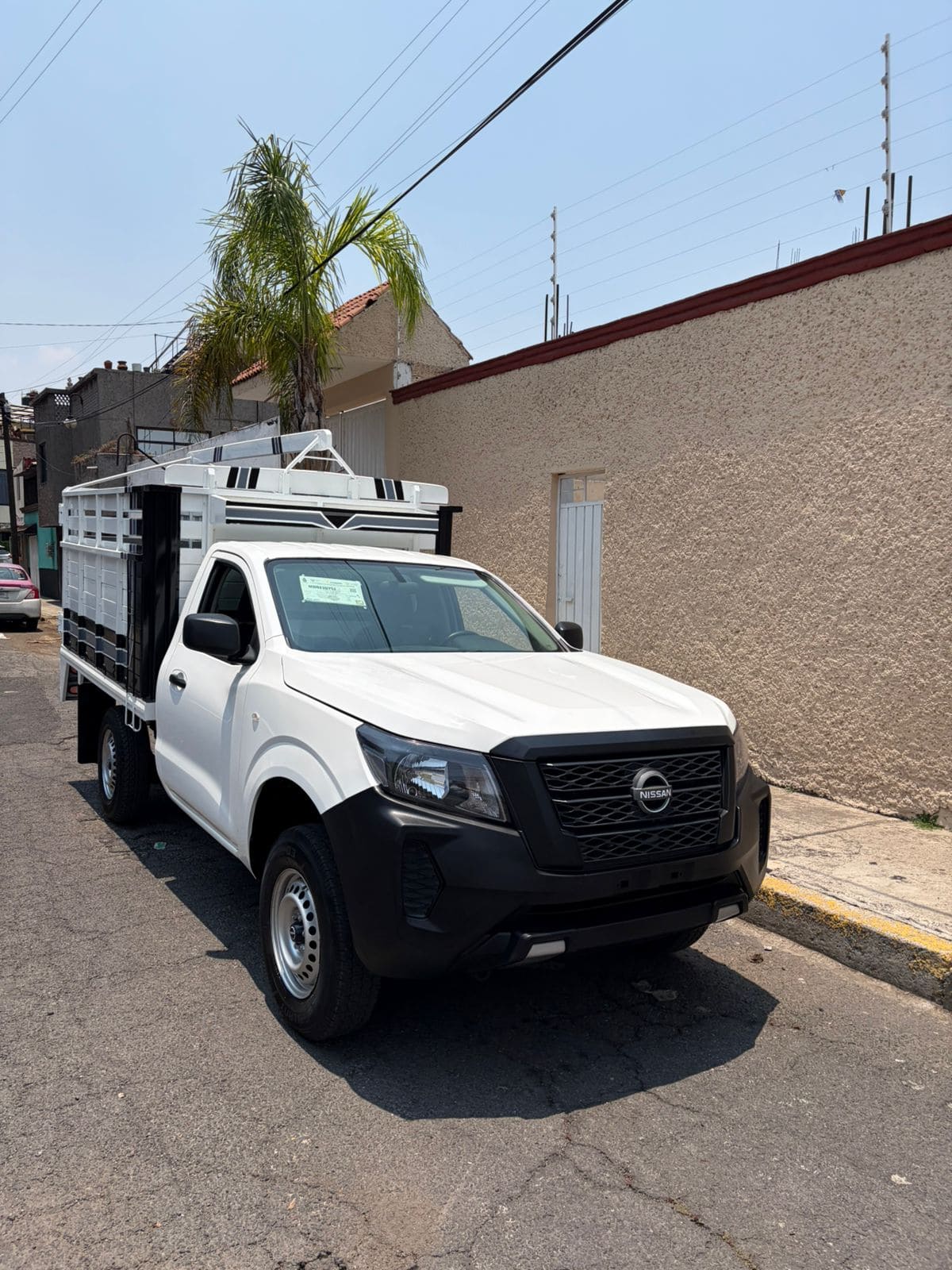 2 nissan-np300-estaquitas-2023-precio