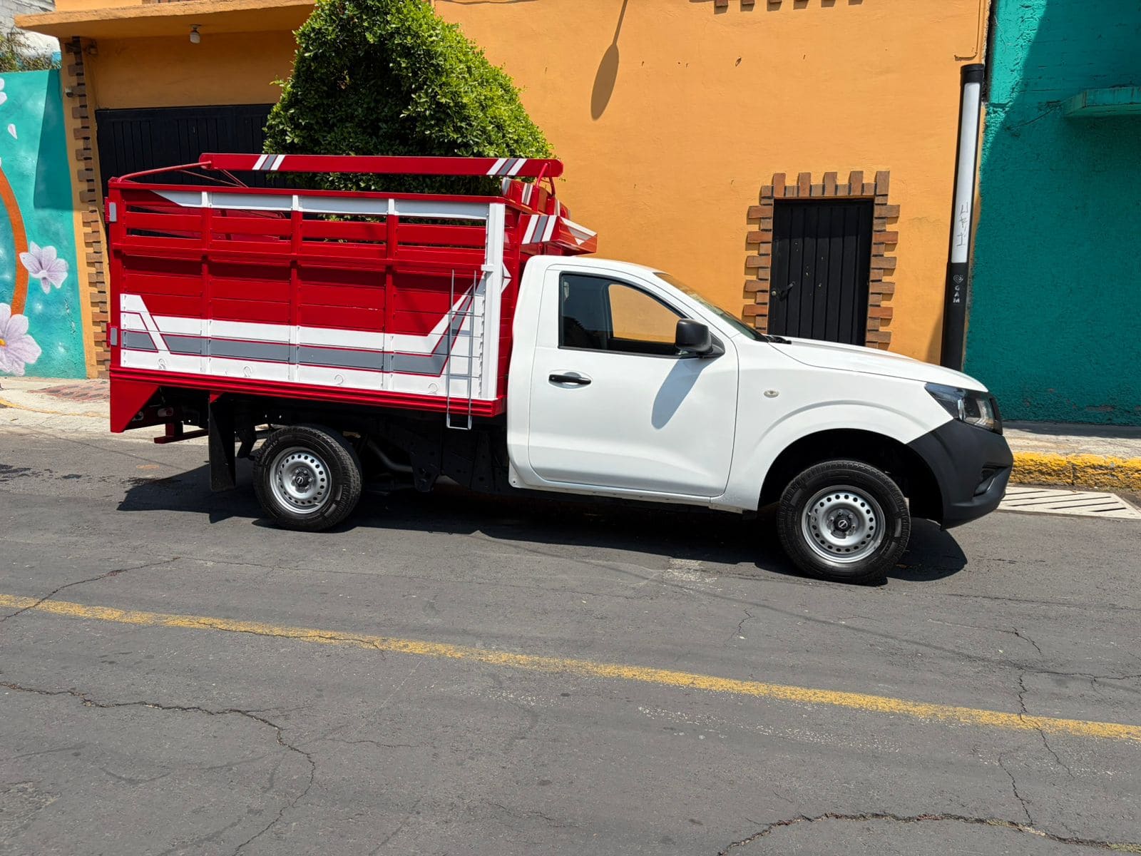3 Nissan NP300 Estacas 2019 Precio