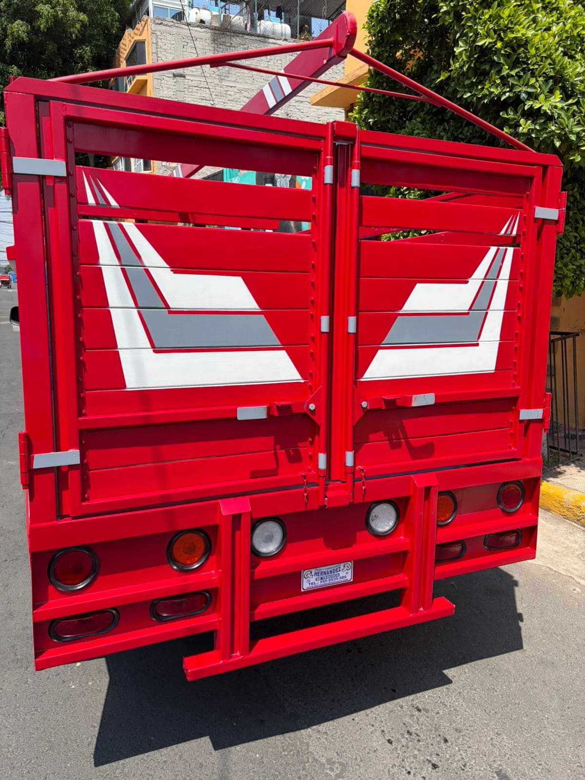 8 Camioneta Nissan NP300 Estacas 2019